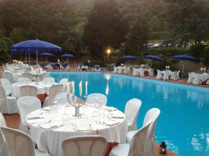 The swimming pool at or close to Park Hotel Napoleone