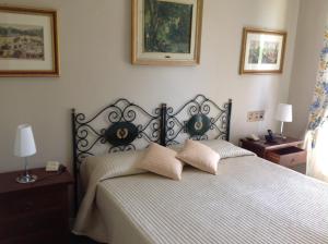 A bed or beds in a room at Park Hotel Napoleone