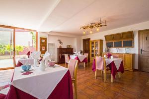 a dining room with tables with red and white table cloth at Mar de viñas in San Asensio