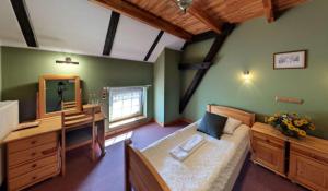 Posteľ alebo postele v izbe v ubytovaní Hotel Stara Stajnia + 27 fotografií