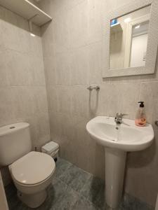 Koupelna v ubytování Bonito duplex cerca de la playa y de Santander