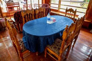 Grand Villa Houseboat的休息区