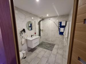 Ванна кімната в L évasion secrète