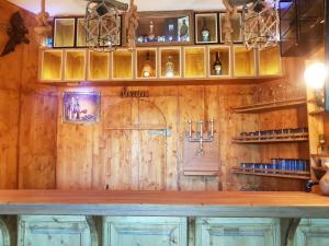 Lounge o bar area sa Дургунската къща -Durgunskata kashta