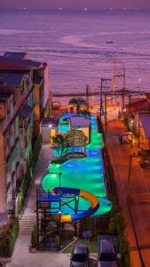 Bazén v ubytování Golden Jomtien Beach Hotel nebo v jeho okolí