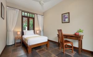 Postel nebo postele na pokoji v ubytování Motsamot - by Sublime Samui Villas