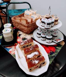 Jedlo v ubytovaní bed & breakfast alebo blízkom okolí