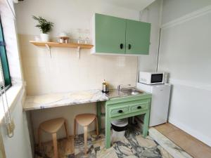 Dapur atau dapur kecil di Anços Little House -Sintra Countryside-