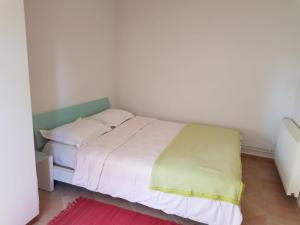 Postel nebo postele na pokoji v ubytování Minihaus in Zagreb