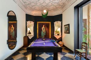 a pool table in a room with a ceiling at Pájaro Rebelde in Seville