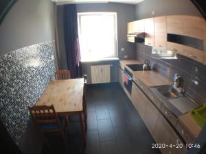 Kuchyňa alebo kuchynka v ubytovaní 2060 Zwycięstwa 5G - Tanie Pokoje w apartamencie - samodzielne zameldowanie - self check in