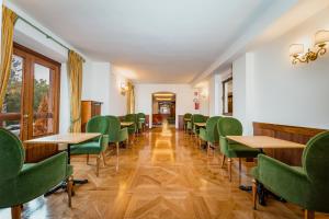 Posezení v ubytování Hotel Serena Cortina