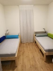 Säng eller sängar i ett rum på Apartmán 18 - Jestřáb