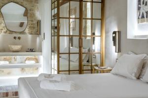 Posteľ alebo postele v izbe v ubytovaní Inotropes Boutique Suites - Adults Only