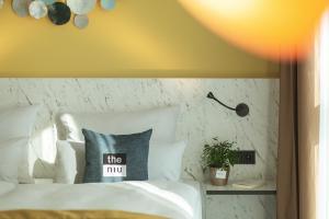سرير أو أسرّة في غرفة في Holiday Inn - the niu, Kettle Stuttgart Vaihingen by IHG