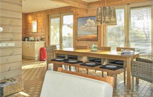 a dining room with a table and a kitchen at Finnhouse in Bergen aan Zee