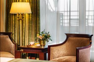 A seating area at Grand Hotel Sofia