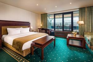 A bed or beds in a room at Grand Hotel Sofia