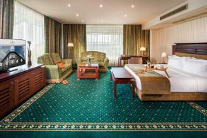 A television and/or entertainment centre at Grand Hotel Sofia