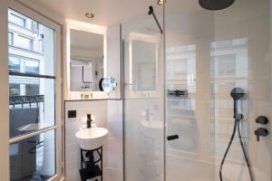 Gallery image of Le 12 H&ocirc;tel in Paris