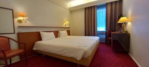 Cama ou camas em um quarto em Hôtel Astoria