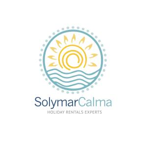 un símbolo del sol y del océano con las olas en Ayre Powered by SolymarCalma, en Costa Calma