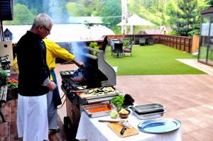Kemudahan BBQ tersedia untuk tetamu di rumah tamu ini