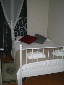 A bed or beds in a room at Konakli Apartments Izmir