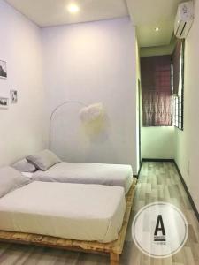 Uma cama ou camas num quarto em 一间民宿 A Homestay