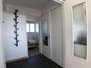 a hallway with a door leading to a bedroom at Superbe appartement avec une vue mer panoramique in Brest