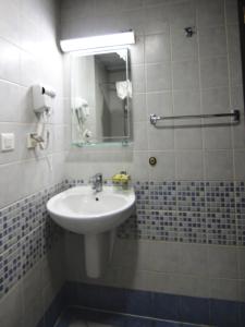 Vonios kambarys apgyvendinimo įstaigoje Manazel Alaswaf Hotel