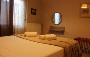 A bed or beds in a room at Anatolí Village House