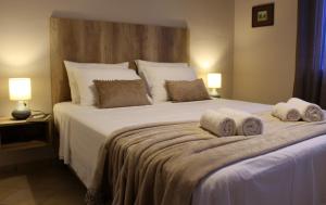 A bed or beds in a room at Anatolí Village House