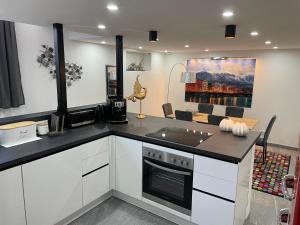 Kuchyň nebo kuchyňský kout v ubytování außergewöhnliche Kellerloft + 18 fotografií