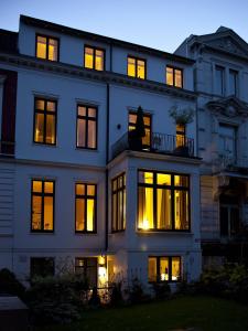 Gallery image of von Deska Townhouses - White House in Hamburg