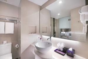 Ένα μπάνιο στο Quest Hotel Darmo - Surabaya by ASTON