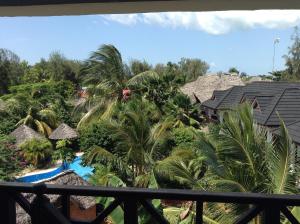 Bazén v ubytování Langi Langi Beach Bungalows nebo v jeho okolí