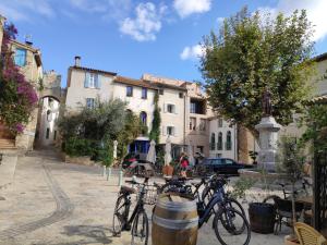 Gallery image of Fisherman's View in Bages