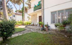 Κήπος έξω από το Two-Bedroom Apartment In Tirrenia -Pi-