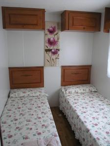 Łóżko lub łóżka w pokoju w obiekcie Los Gallardos Leisure