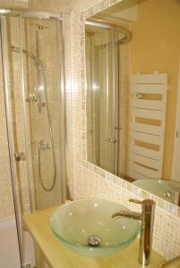 Bilik mandi di Le Clos Tolosan +13 gambar