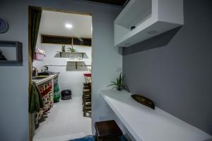 a kitchen with a sink and a counter in a room at Makana apartastudio in Salento