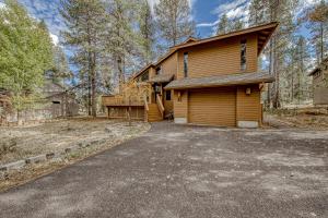 a house with a garage and a driveway at 21 Poplar in Sunriver