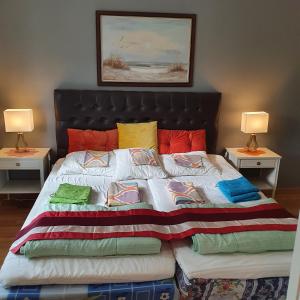 מיטה או מיטות בחדר ב-Lakeside VILLA
