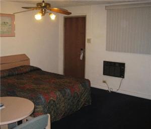 Hub Motel 객실 침대