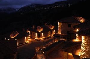 Nespecifikovaný výhled na hory nebo výhled na hory při pohledu z hotelu
