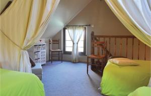 Cama ou camas em um quarto em Gorgeous Home In Romery With Kitchen