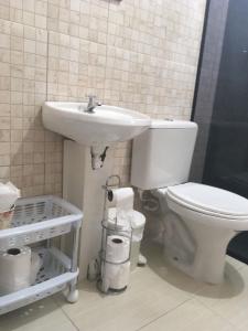 a bathroom with a sink and a toilet at SUITE - CIDADE das CACHOEIRAS in Santa Rita de Jacutinga +6 photos