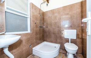 Koupelna v ubytování Three-Bedroom Holiday Home In Dubrava