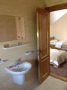Ένα μπάνιο στο Hotel Adial